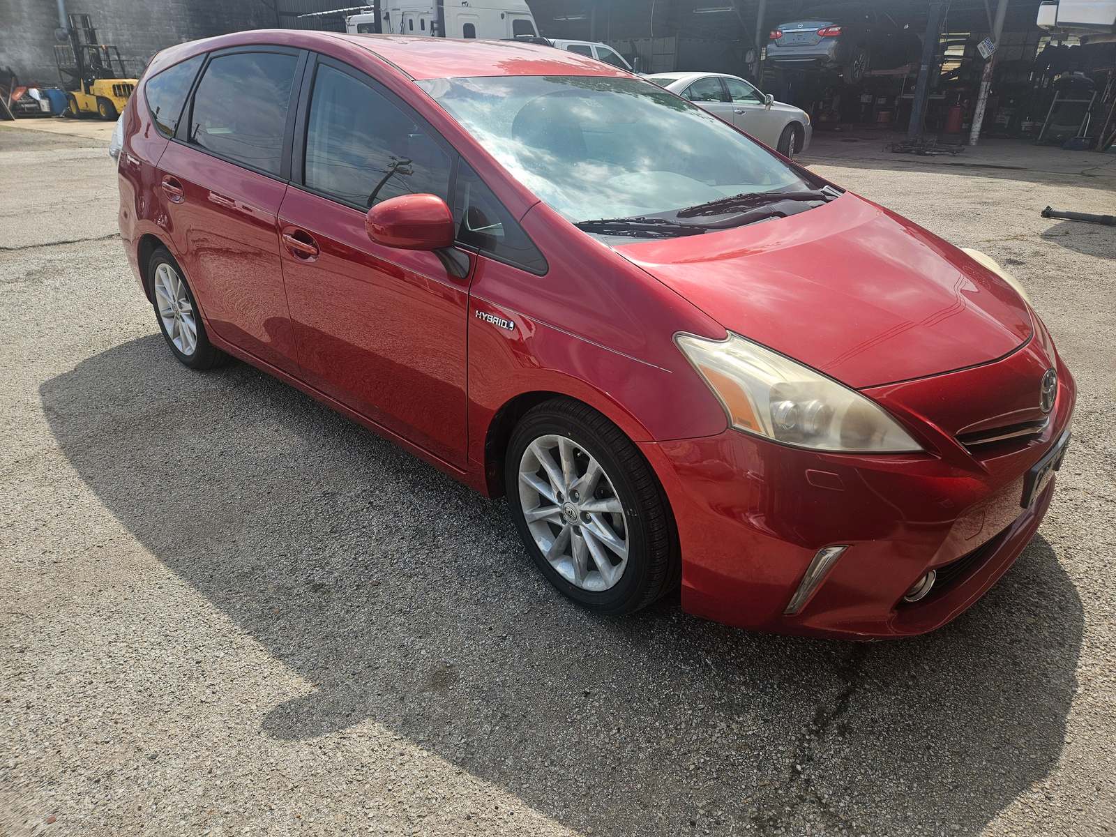 2013 Toyota Prius v Five's photo